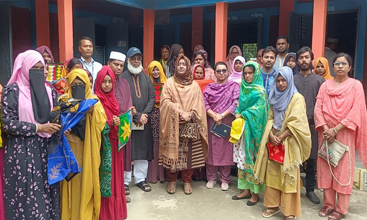 কুড়িগ্রামে চরাঞ্চলের নারী হস্তশিল্প প্রশিক্ষণার্থীদের সাথে মতবিনিময়