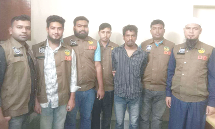 রাজশাহীর আদালত থেকে পালিয়ে যাওয়া আসামি আটক