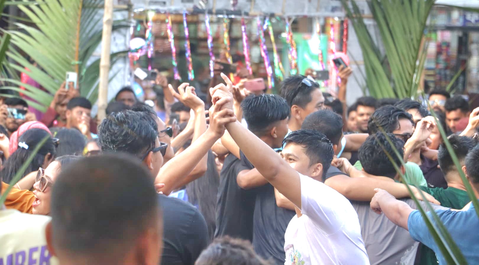 কুয়াকাটায় রাখাইনদের বর্ষবরণ ‘মাহা সাংগ্রাই জলকেলি’ উৎসব শুরু