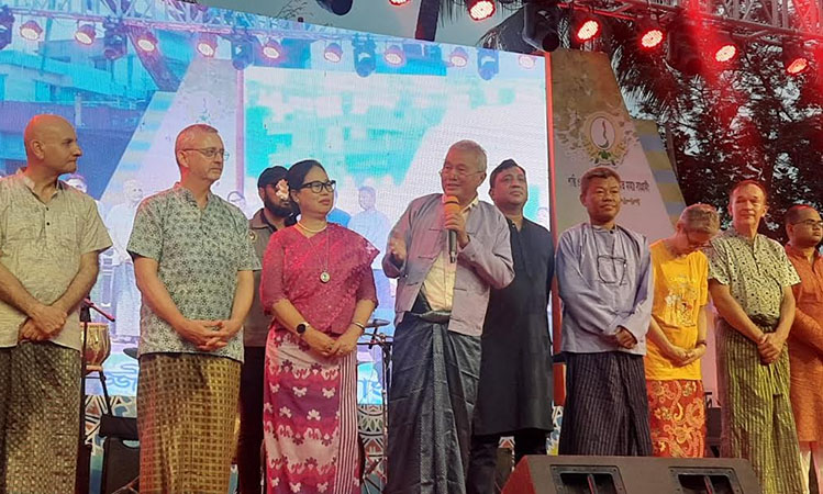 পার্বত্য চট্টগ্রামের উন্নয়নে মন্ত্রণালয়ের পক্ষ থেকে যা করা দরকার তা করা হবে : মৈত্রী পানি বর্ষণ উৎসবে পার্বত্য উপদেষ্টা
