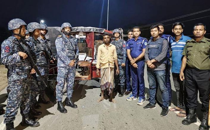মাতারবাড়িতে ইজিবাইকসহ অপহৃত চালককে উদ্ধার করেছে নৌবাহিনী