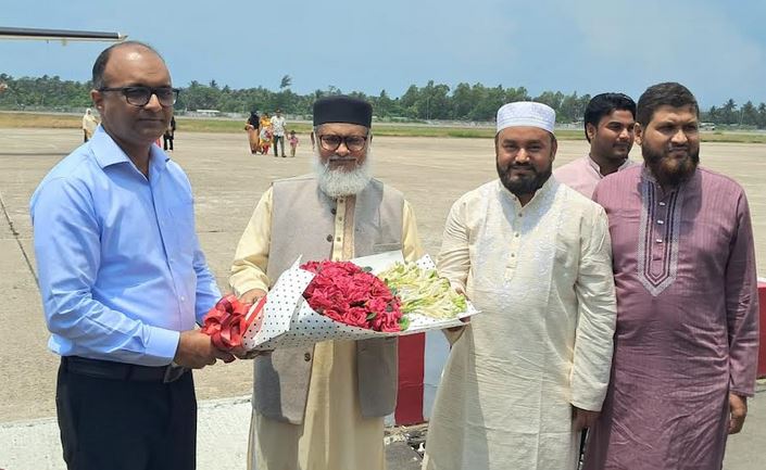 কক্সবাজার-চট্টগ্রাম মহাসড়ক ৬ লেনে উন্নীতকরণের দাবিতে ধর্ম উপদেষ্টাকে স্মারকলিপি