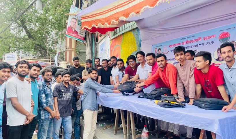 রাবি ভর্তিচ্ছু শিক্ষার্থীদের সহায়তা করতে জবি ছাত্রদলের হেল্প ডেস্ক