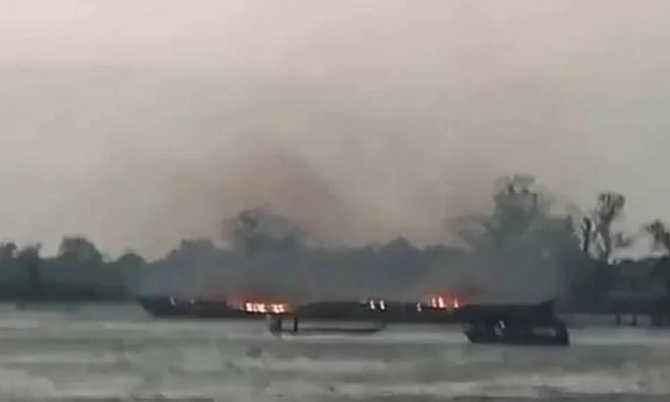 ডিআর কঙ্গোতে নৌকায় আগুন, নিহত কমপক্ষে ১৪৩ জন