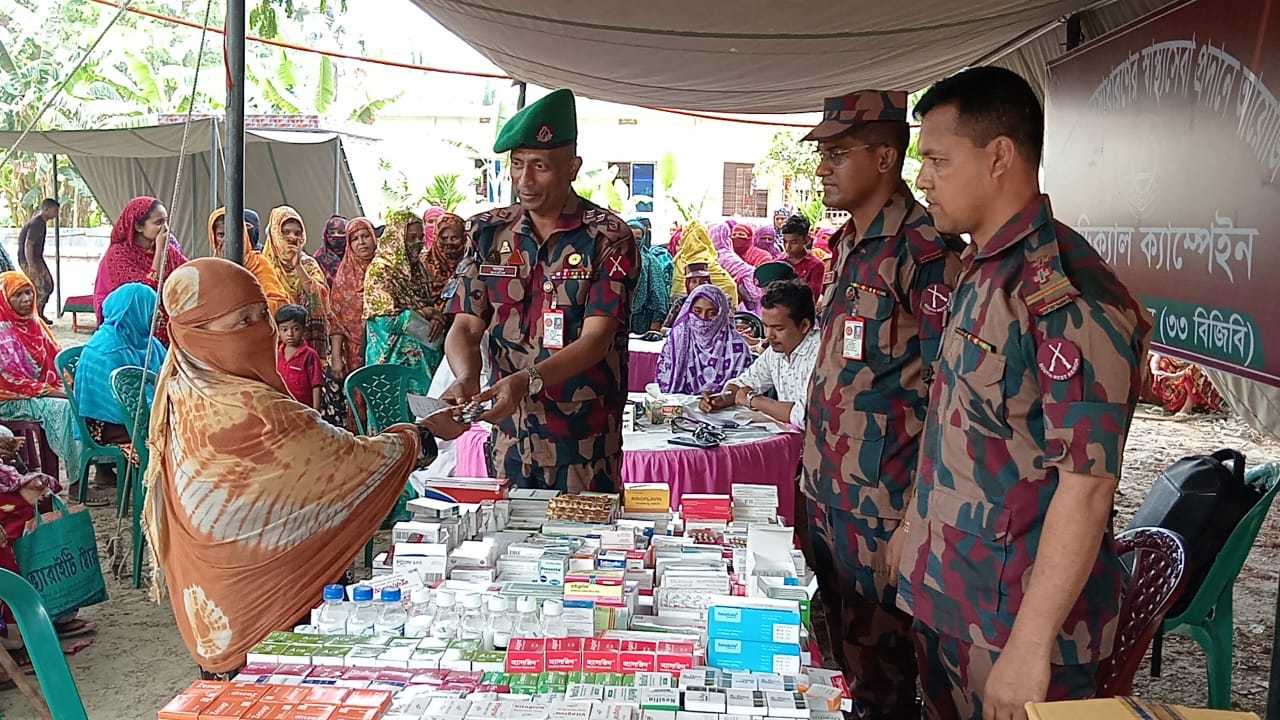 সাতক্ষীরায় বিজিবি’র উদ্যোগে বিনামূল্যে চিকিৎসাসেবা প্রদান