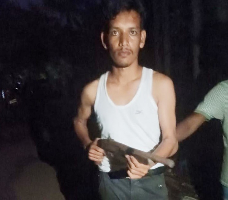 চট্টগ্রামে আনোয়ারায় মধ্যরাতে স্বশস্ত্র মহড়া: ছাত্রলীগ নেতা আটক