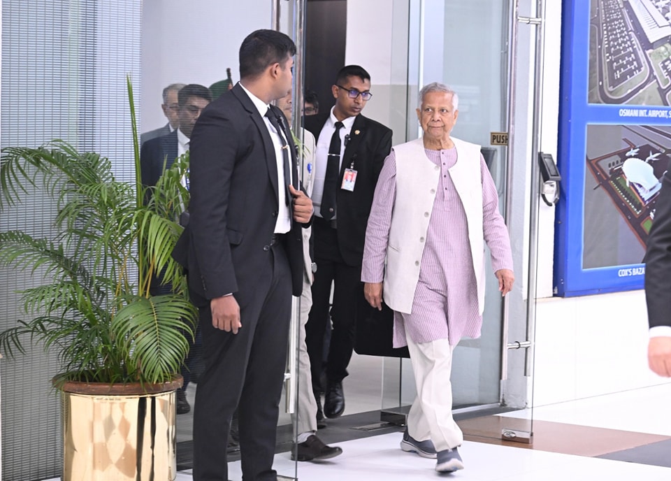 দোহার উদ্দেশে ঢাকা ছেড়েছেন প্রধান উপদেষ্টা