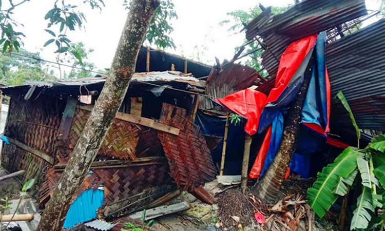 চট্টগ্রামের মিরসরাইয়ে কালবৈশাখীর তাণ্ডবে লন্ডভন্ড শতাধিক ঘরবাড়ি