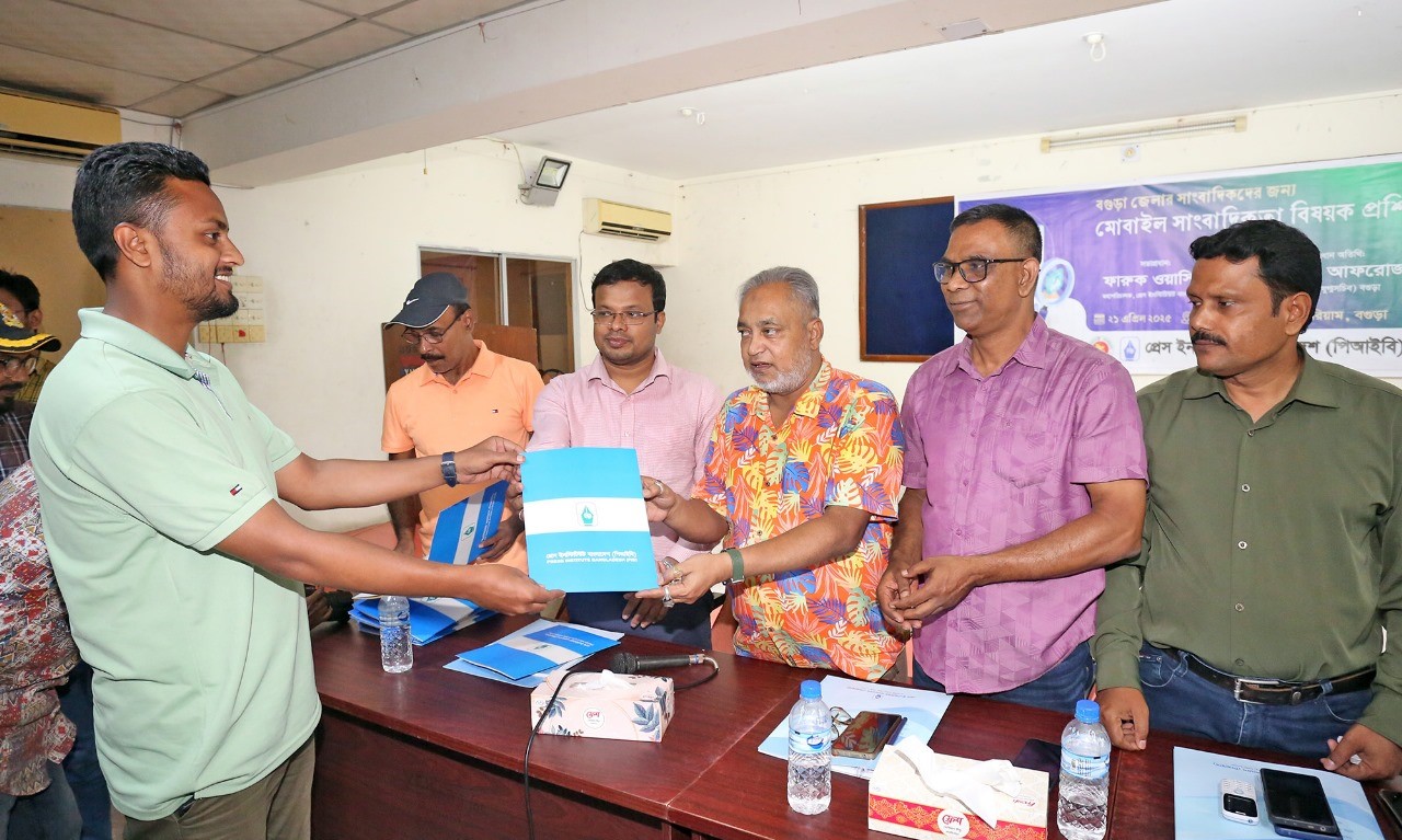 বগুড়ায় পিআইবি’র মোবাইল সাংবাদিকতা প্রশিক্ষণ 