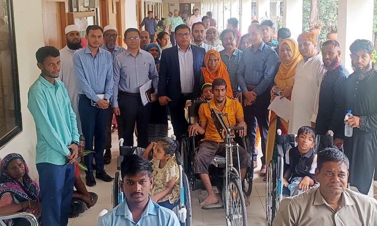 কুমিল্লায় বিশ্ব অটিজম সচেতনতা দিবসে আলোচনা সভা ও হুইল চেয়ার বিতরণ