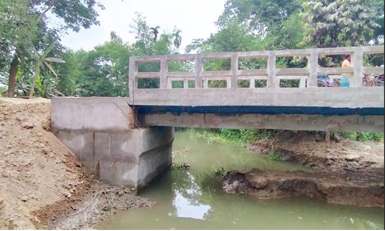 পটুয়াখালীতে গার্ডার সেতু নির্মাণে অনিয়মের অভিযোগ