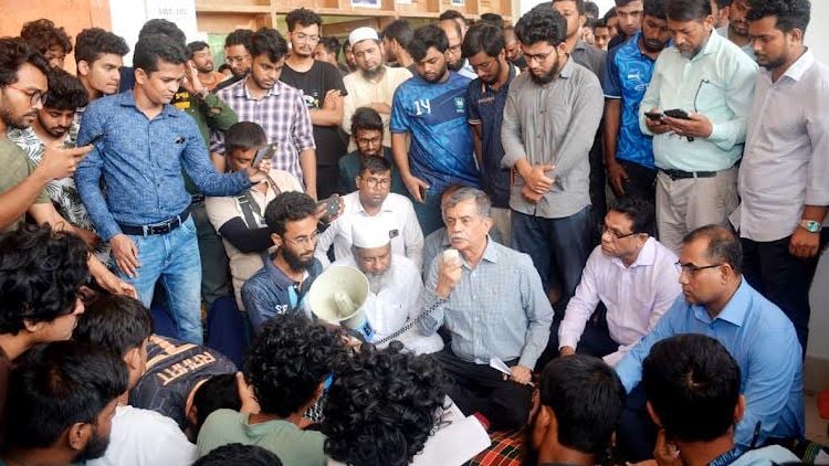 কুয়েট শিক্ষার্থীদের দাবি শিগগির পূরণ করা হবে: শিক্ষা উপদেষ্টা