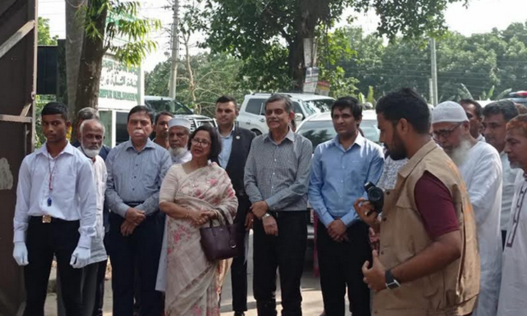 অস্থিরতা নিয়ন্ত্রণে সংবেদনশীলতার সাথে কাজ করছে বর্তমান সরকার: শিক্ষা উপদেষ্টা