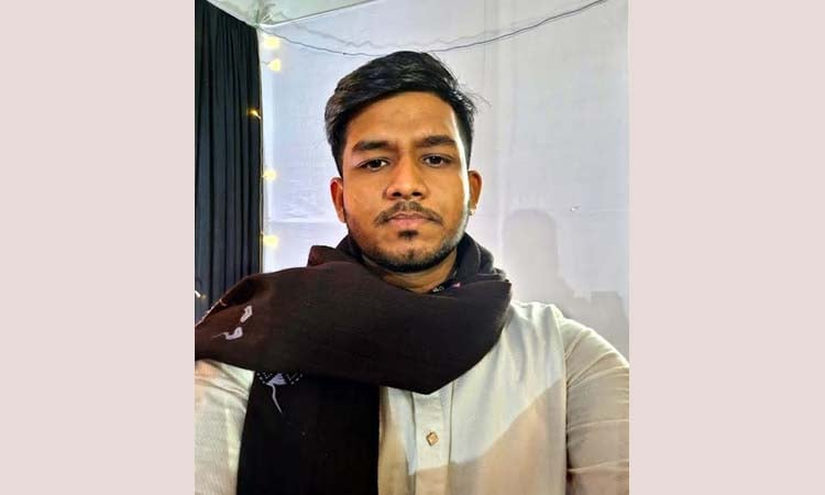 ছেলে নতুন পোশাক নিয়ে আসবে- এ অপেক্ষায় ঈদ পার করেছেন শহীদ মারুফের বাবা