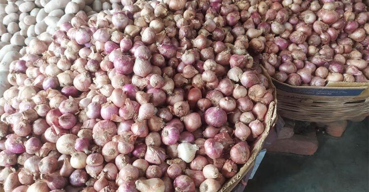 রংপুর বেড়েছে পেঁয়াজ রসুনসহ কিছু সবজির দাম
