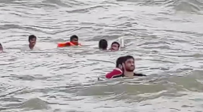 সন্দ্বীপ চ্যানেলে পাথরবোঝাই বাল্কহেড ডুবি, ৭ নাবিক উদ্ধার