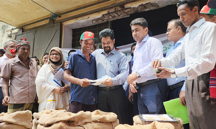 মিঠামইনে বোরো ধান সংগ্রহ কার্যক্রম উদ্বোধন