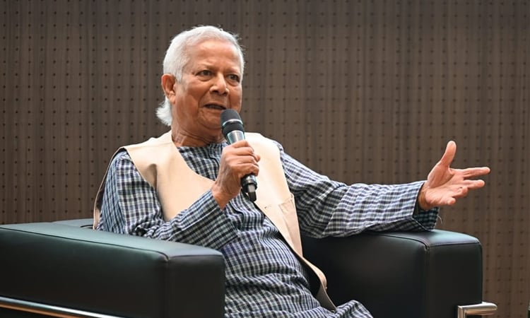 কাতার বিশ্ববিদ্যালয়ে বক্তব্যে শিক্ষার্থীদের ‘তিন-শূন্য মানুষ’ হিসেবে প্রস্তুত করার পরামর্শ প্রধান উপদেষ্টার