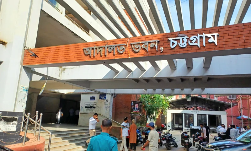 চট্টগ্রামে বিচারকের স্বাক্ষর জাল করে ভুয়া হলফনামা, আইনজীবী ও দোকানি রিমান্ডে