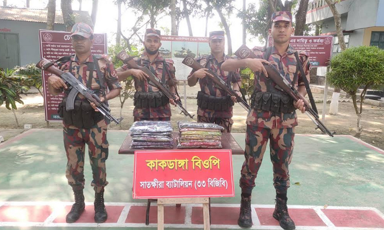 সাতক্ষীরা সীমান্তে ভারতীয় শাড়ি, থ্রিপিস ও মাদক জব্দ 