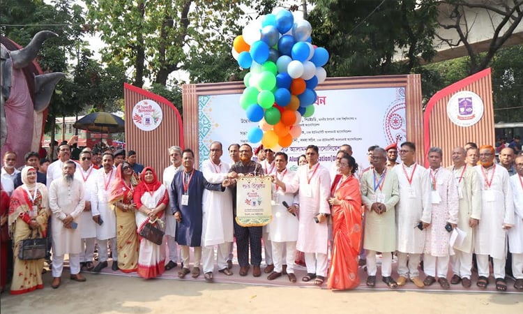 বিশ্ববিদ্যালয়ের উন্নয়নে ঐক্যবদ্ধভাবে কাজ করার আহ্বান জানিয়েছেন ঢাবি উপাচার্য
