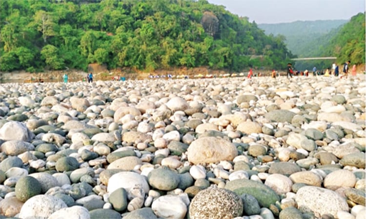 সিলেটের ভোলাগঞ্জে পাথর লুটের দায়ে ৯ জনের সাজা