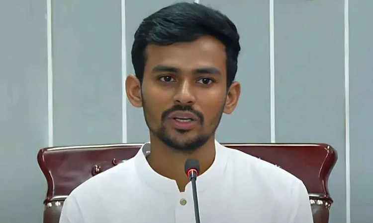 পিডিবিএফের নিয়োগ পরীক্ষার কেন্দ্র পরিদর্শন করলেন উপদেষ্টা আসিফ মাহমুদ
