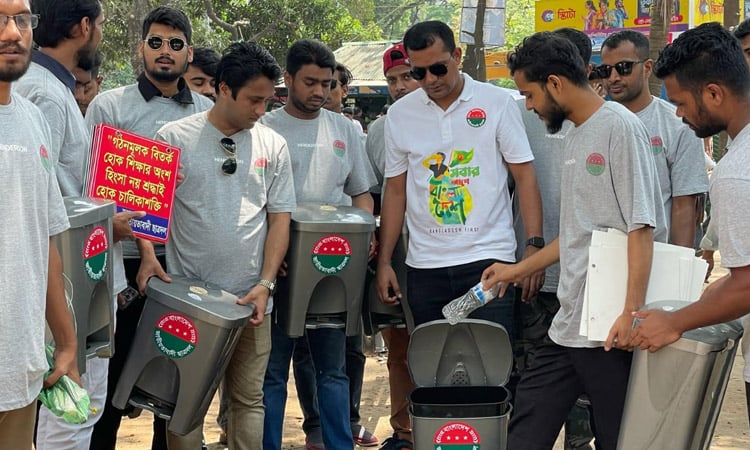 ক্যাম্পাস পরিচ্ছন্ন রাখতে ঢাবিতে ছাত্রদল নেতার উদ্যোগে ডাস্টবিন স্থাপন