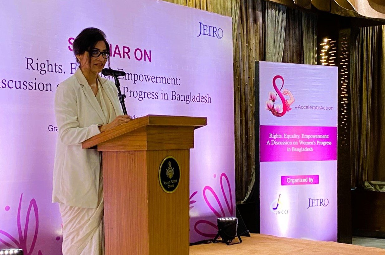 ক্ষুদ্র ও মাঝারি শিল্পে নারী উদ্যোক্তাদের আরও উৎসাহিত করা উচিত : সেমিনারে বক্তারা