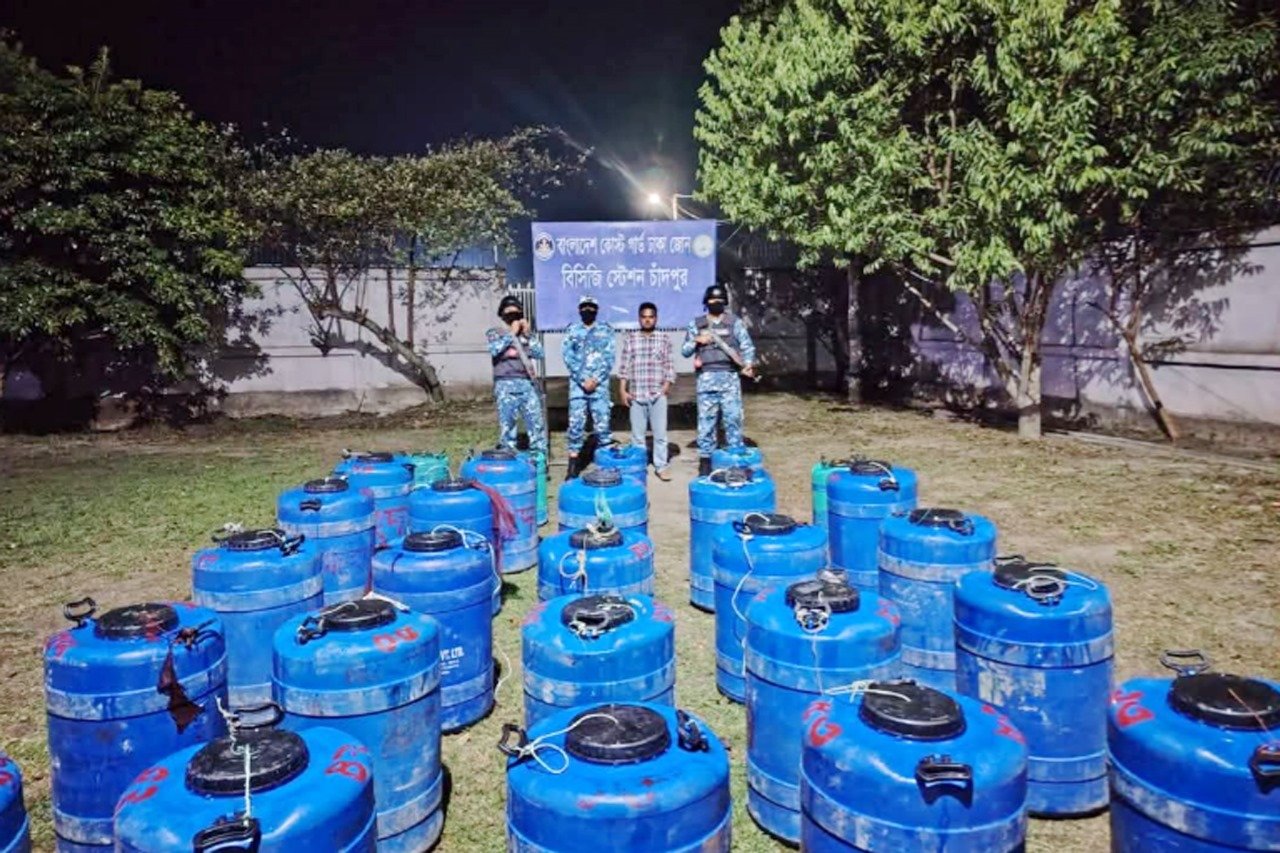 চাঁদপুরের হাইমচরে ১২ লাখ চিংড়ি রেণু জব্দ