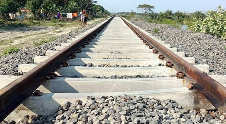 নরসিংদীতে ট্রেনে কাটা পড়ে এক নারী নিহত