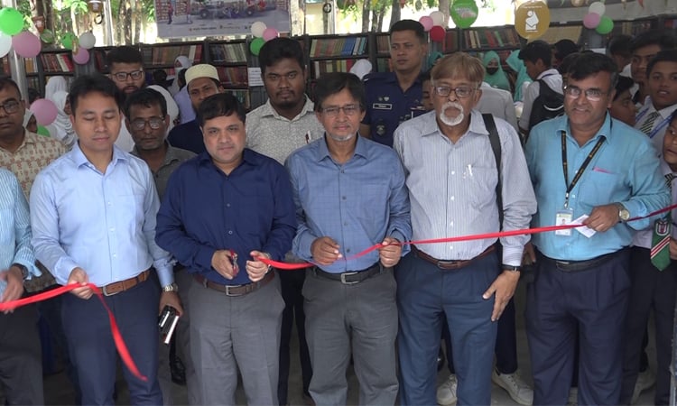 বিশ্ব সাহিত্য কেন্দ্রের উদ্যোগে লক্ষ্মীপুরে ৫ দিনব্যাপী ভ্রাম্যমাণ বইমেলার উদ্বোধন
