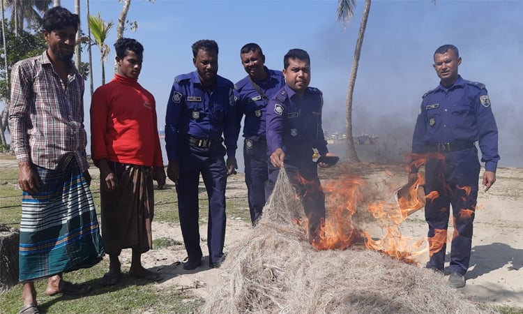 নৌ পুলিশের অভিযানে বিপুল পরিমাণ অবৈধ জাল, মাছ ও মাছের পোনা জব্দ, গ্রেফতার ২৪৮