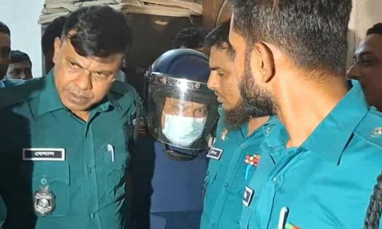 ভ্যানচালক হত্যাচেষ্টা মামলায় অভিনেতা সিদ্দিক সাত দিনের রিমান্ডে