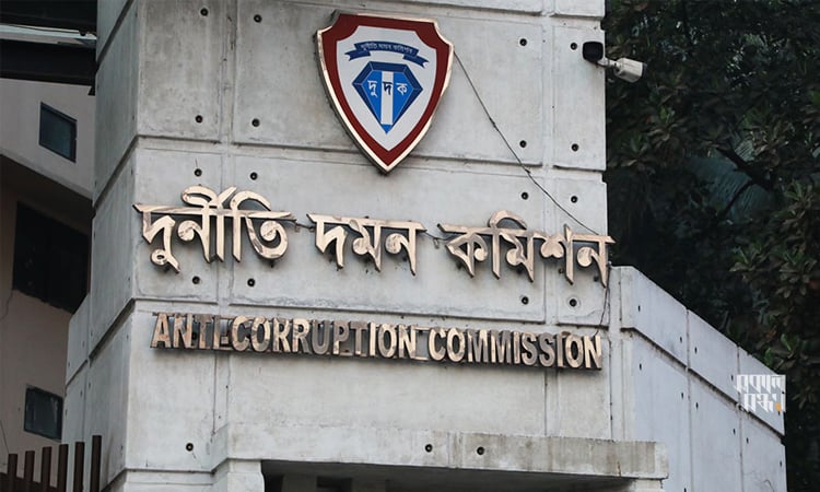 বিরামপুর উপজেলা স্বাস্থ্য কমপ্লেক্সে দুদকের অভিযান 
