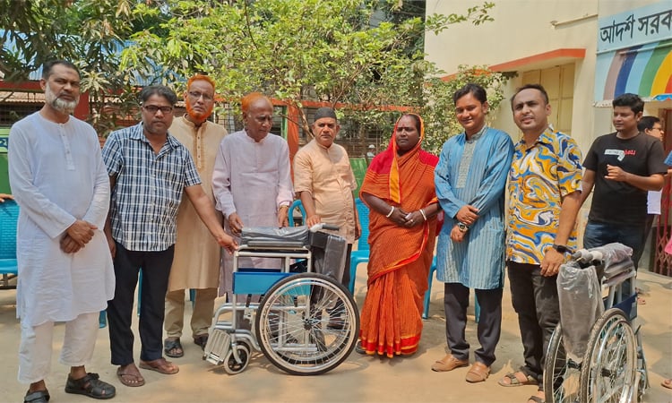 টাঙ্গাইলে মে দিবস উপলক্ষে ফ্রি মেডিকেল ক্যাম্প ও হুইলচেয়ার বিতরণ 