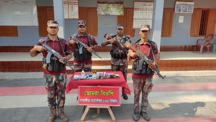 সাতক্ষীরায় সীমান্ত থেকে শাড়ি, ওষুধ-সহ বিভিন্ন ভারতীয় মালামাল জব্দ