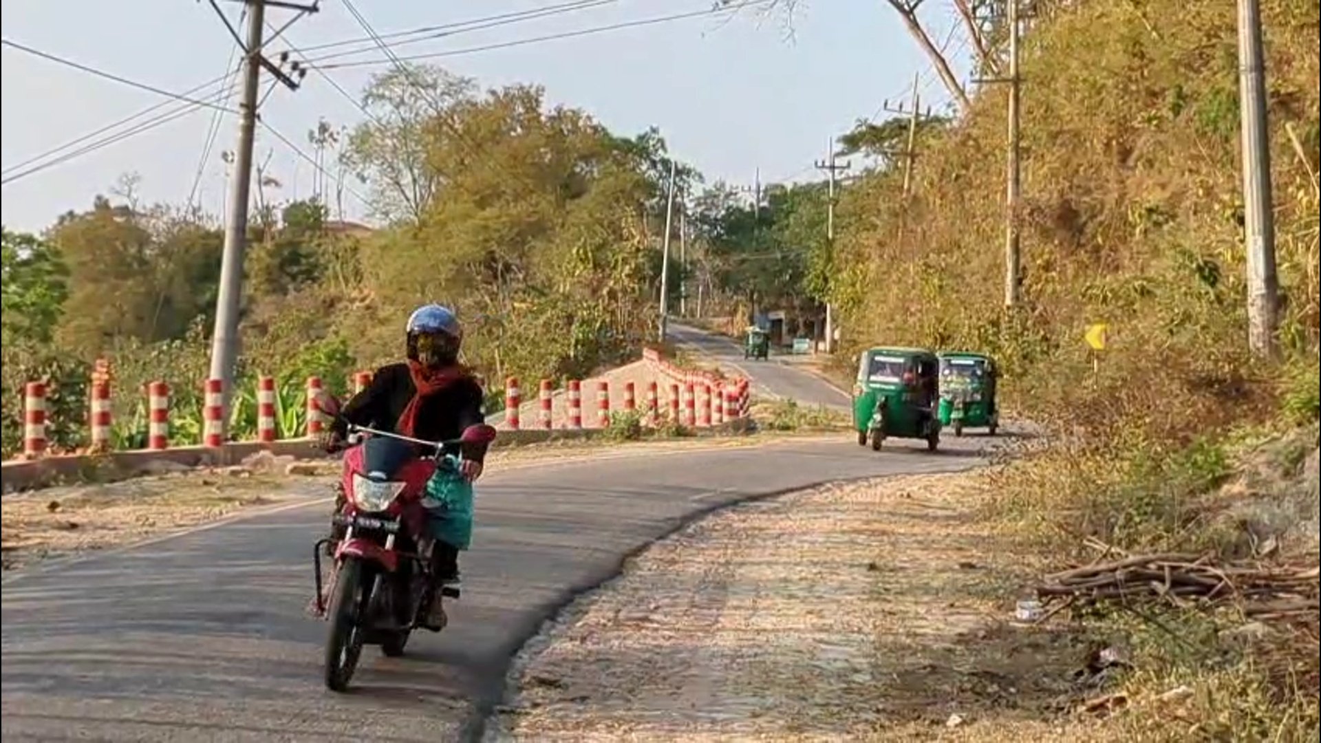 জীবনের ঝুঁকি এড়াতে খাগড়াছড়ি-রাঙামাটি সরু সড়ক প্রশস্ত করা জরুরি  