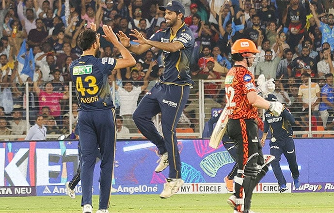 আইপিএল: হায়দারাবাদকে হারিয়ে দ্বিতীয় স্থানে উঠল গুজরাট