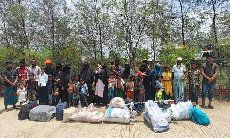 ভাষানচর থেকে পালানো নারী-পুরুষ ও শিশুসহ ৩৫ রোহিঙ্গা চট্টগ্রামে আটক