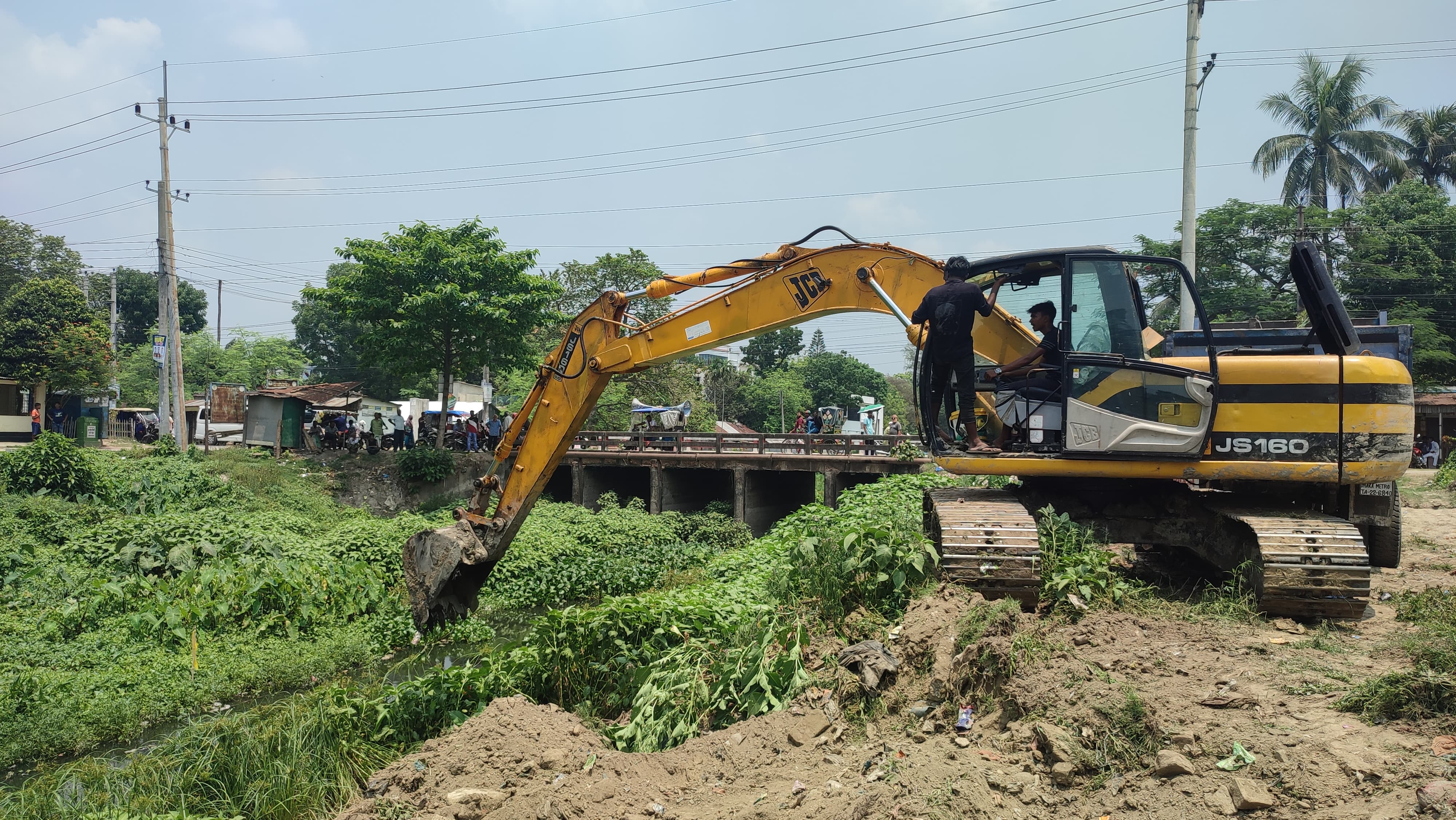 পাবনা শহরে ইছামতী নদীর খনন শুরু
