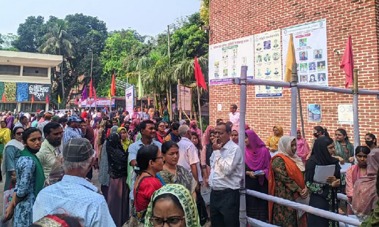 হাবিপ্রবি’র ‘এ’ ইউনিটের দু’টি শিফটের ভর্তি পরীক্ষা অনুষ্ঠিত 