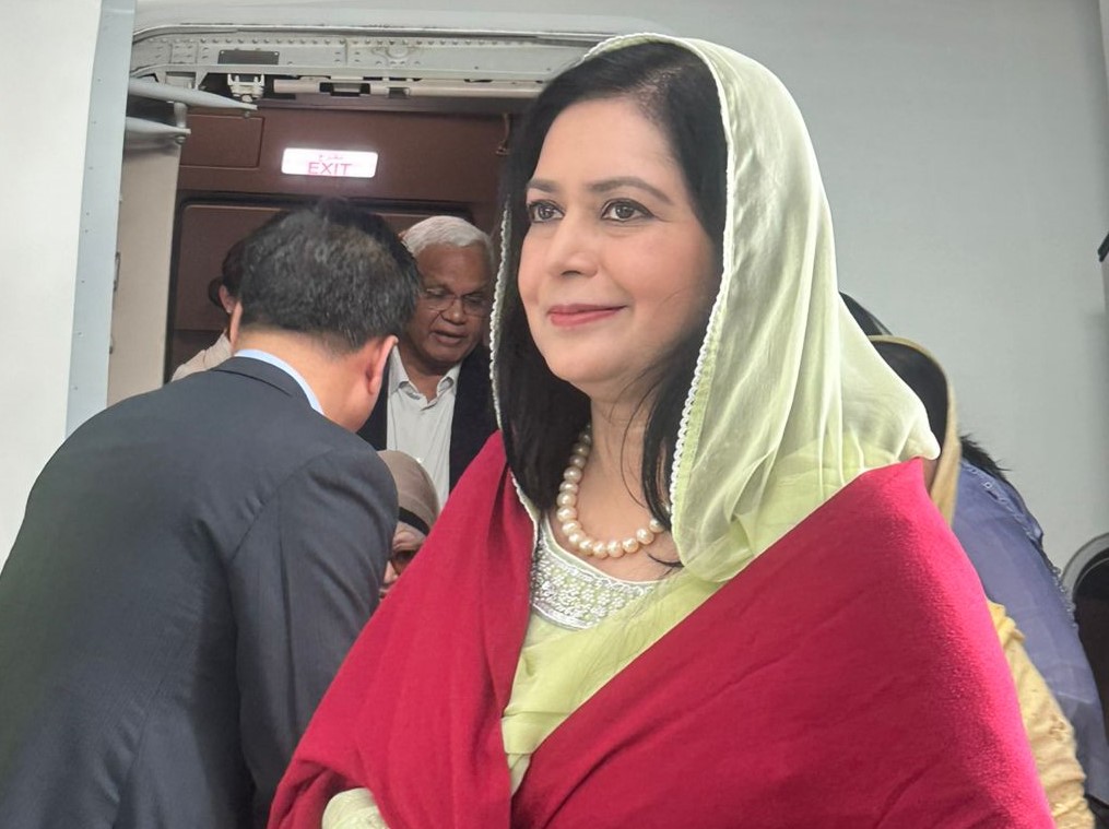 দীর্ঘ ১৭ বছর পর দেশে ফিরলেন ডা. জোবাইদা রহমান