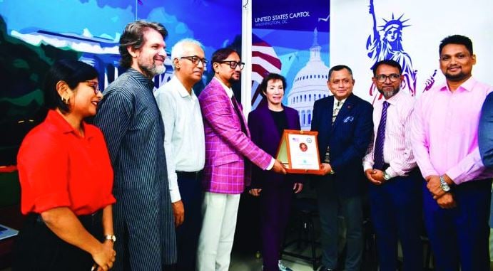 প্রিমিয়ার ইউনিভার্সিটির আমেরিকান কর্ণারে ইউএস রাষ্ট্রদূতের সাথে চসিক মেয়র ও ভিসির সাক্ষাৎ