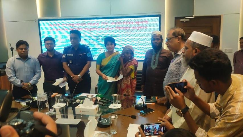 মুন্সীগঞ্জে ১০৩ জন জুলাই যোদ্ধাকে আর্থিক অনুদানের চেক প্রদান 