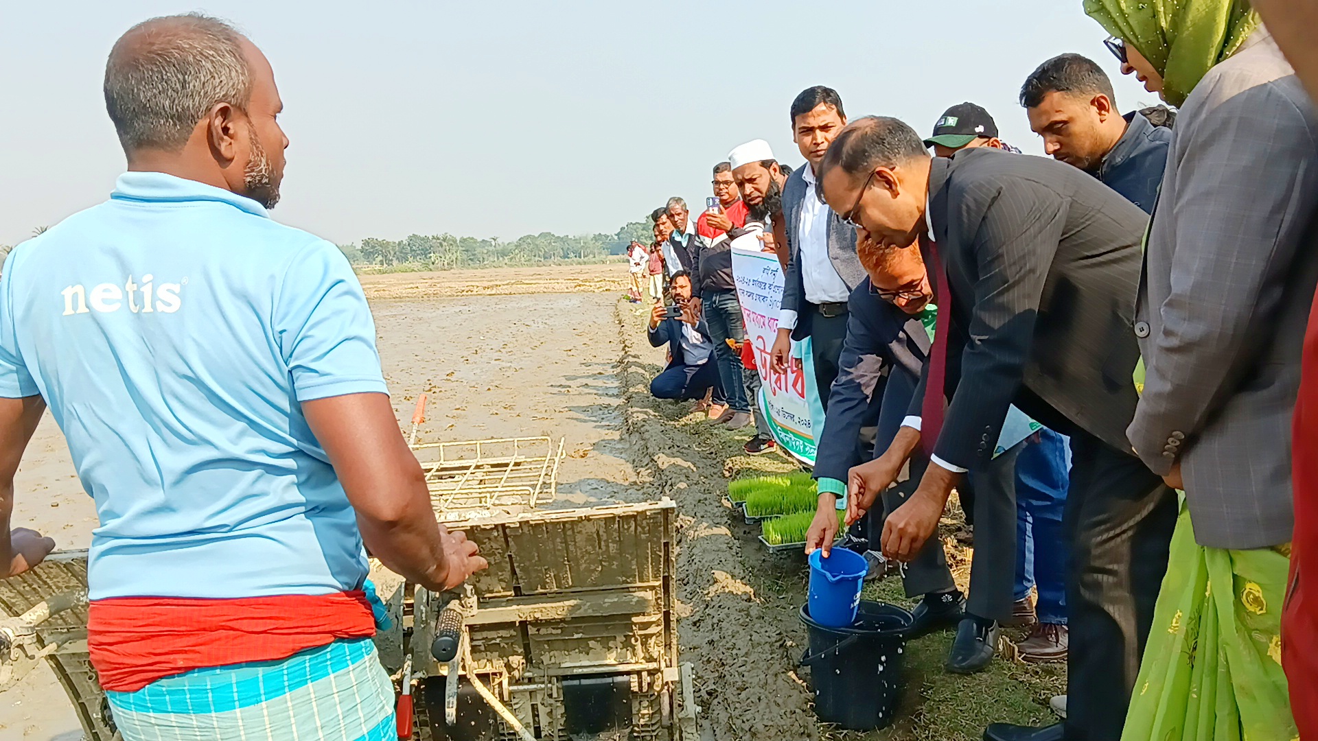 ঝিনাইদহে সমলয় পদ্ধতিতে বোরো ধান কাটা শুরু