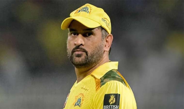 এখনও অবসরের সিদ্ধান্ত নেননি ধোনি