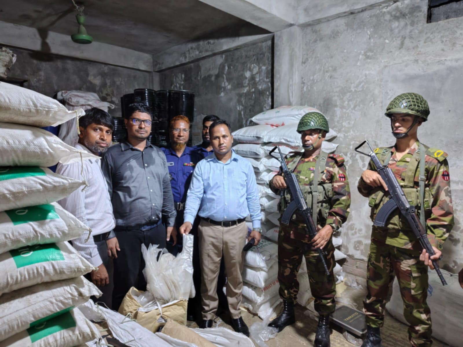 বগুড়ায় ৫ হাজার কেজি পলিথিন জব্দ