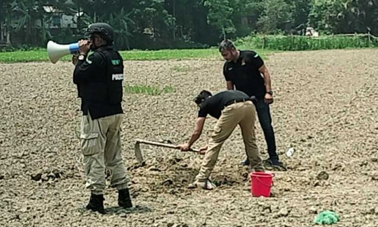 শরীয়তপুরের জাজিরায় ২২টি বোমা উদ্ধার