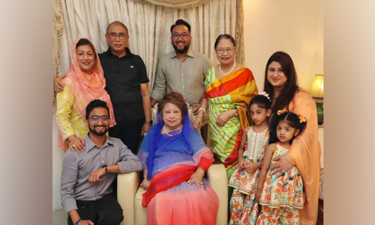 পারিবারিক আবহে বেগম খালেদা জিয়া